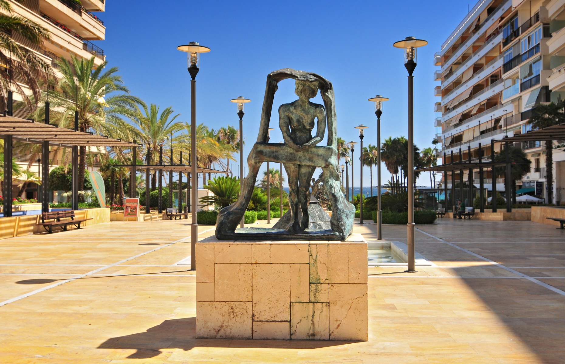 A Salvador Dali sculpture on Avenida del Mar (Image: Cezary Wojtkowski/Shutterstock)