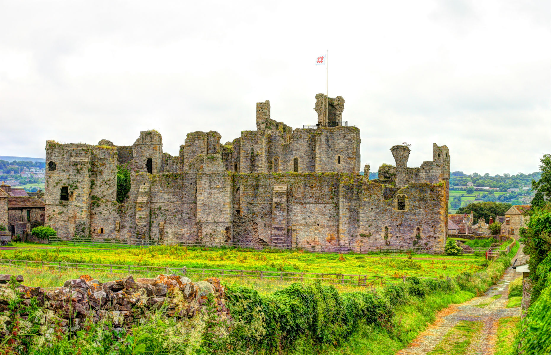 Middleham Castle (Image: Andrzej Sowa/Shutterstock)