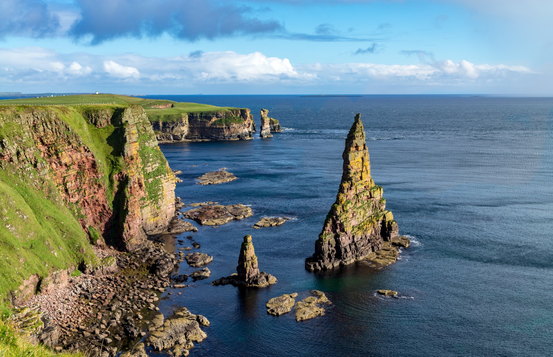 Duncansby Sea Stacks (Image: Catuncia/Shutterstock)