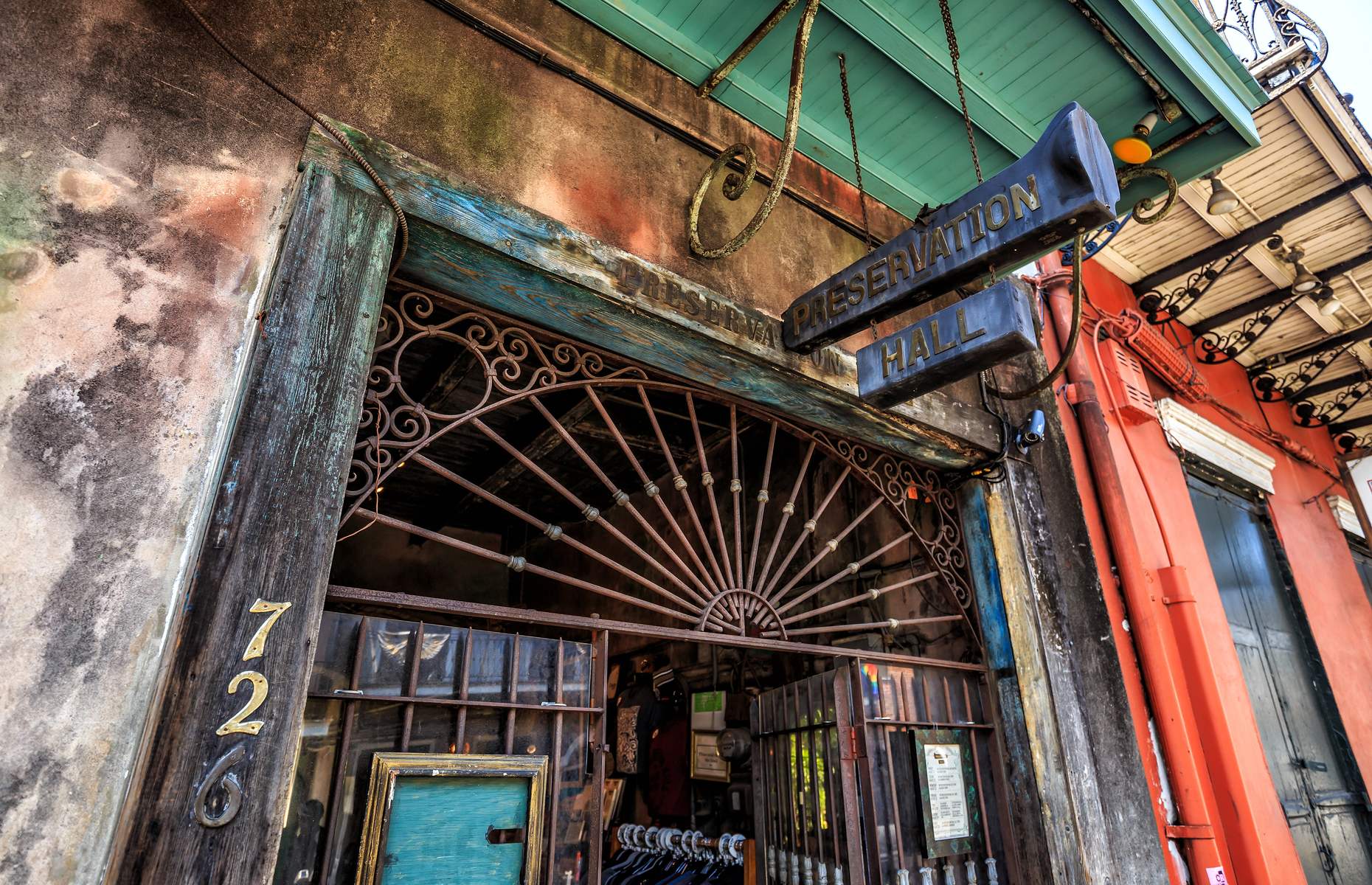 Jazz club in New Orleans (image: f11photo/Shutterstock)