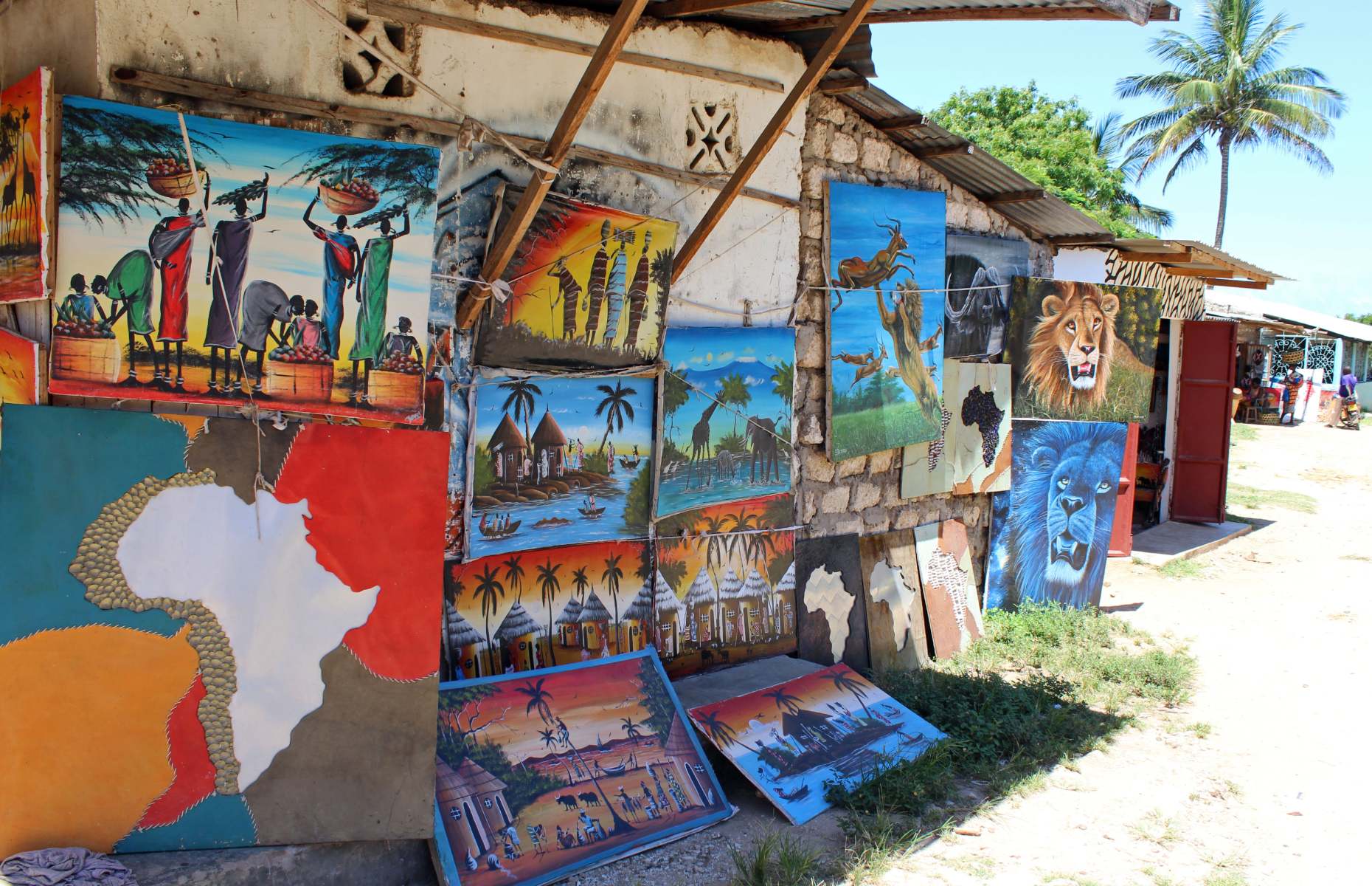 A tourist market in Kenya (Image: Ian Patrick/Alamy)