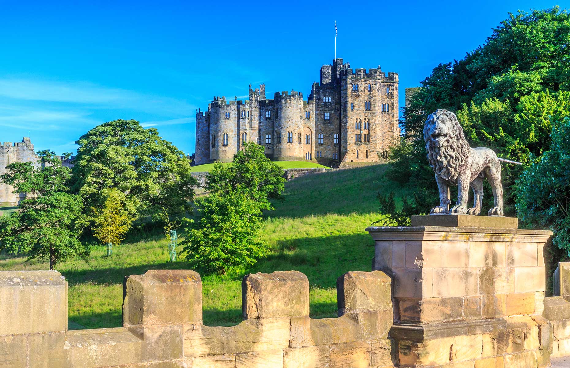 Alnwick Castle aka Hogwarts in Northumberland England (Image: iLongLoveKing/Shutterstock)