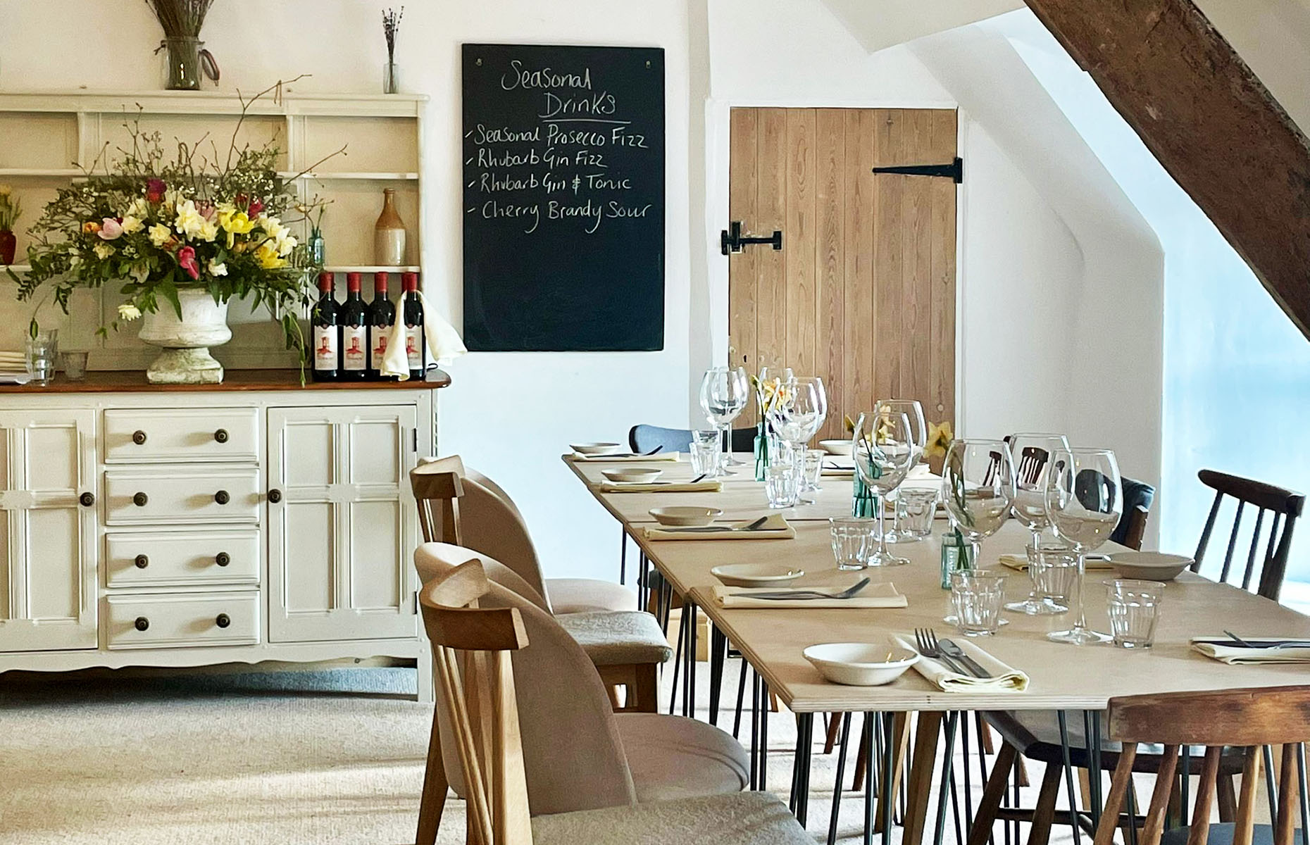 Upstairs dining room at the Hare and Hounds (Image: Visit the Vale)