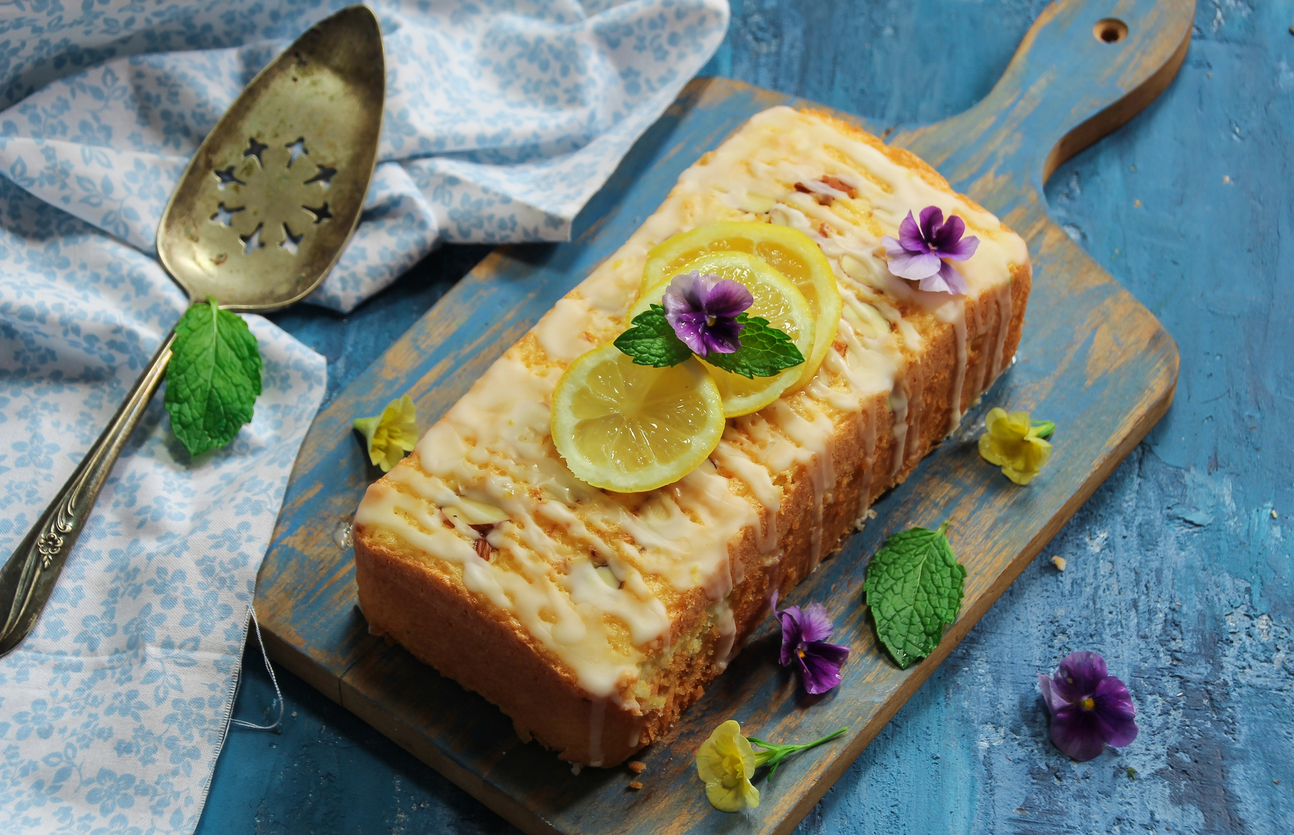 Lemon drizzle cake (Image: vm2002/Shutterstock)