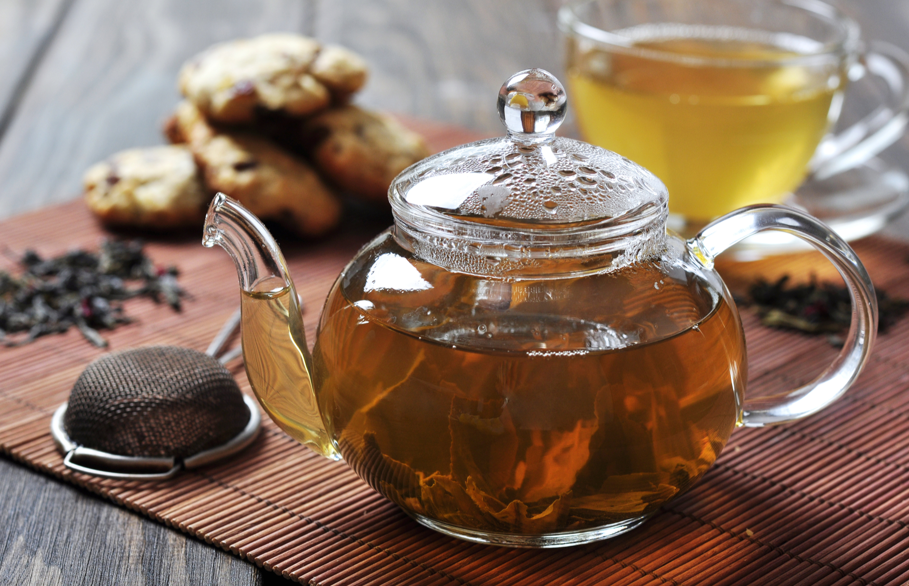Teapot with tea leaves (Image: mama_mia/Shutterstock)