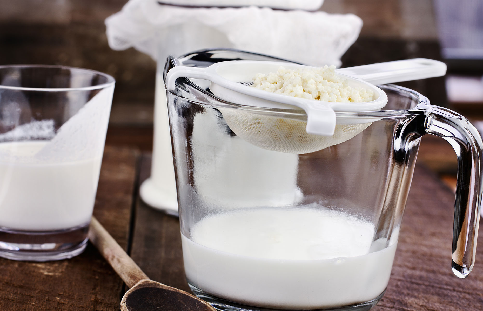 Filtering kefir grains (Image: Stephanie Frey/Shutterstock)