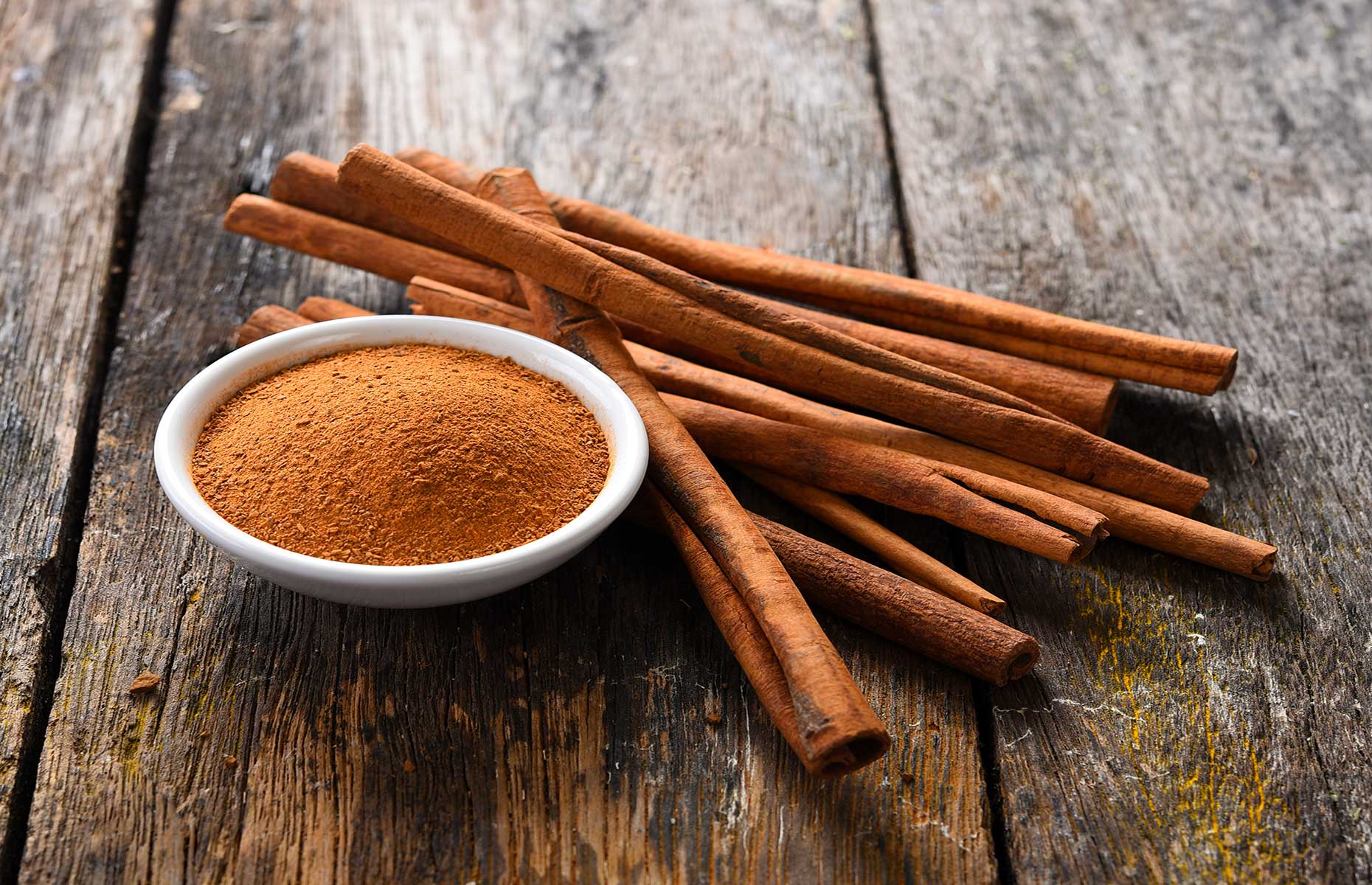 Cinnamon sticks and ground cinnamon (Image: amphaiwan/Shutterstock)