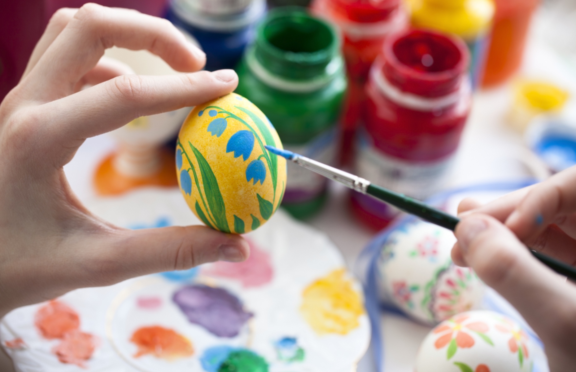 Painting eggs (Image: Liliya Kulianionak/Shutterstock)