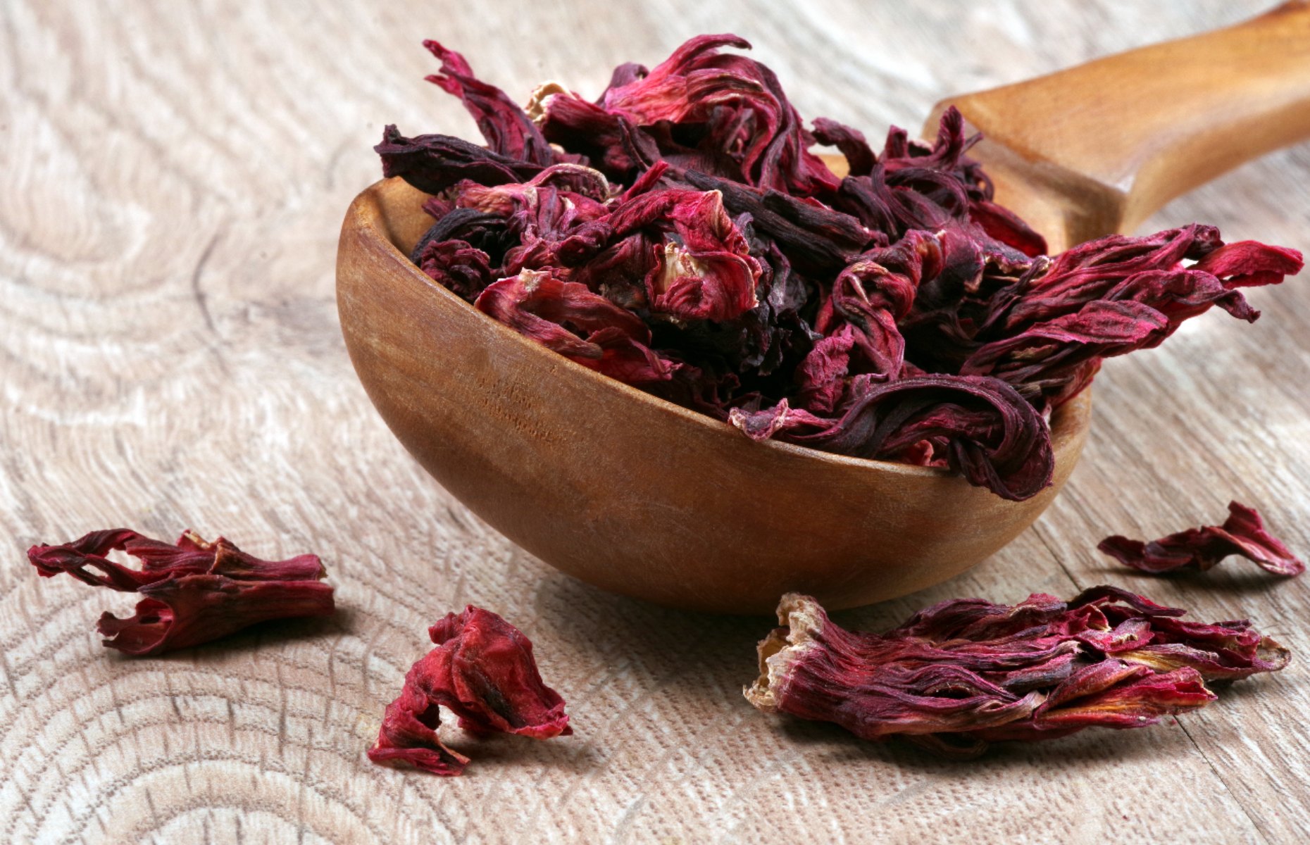 Dried hibiscus (Image: KRIACHKO OLEKSII/Shutterstock)