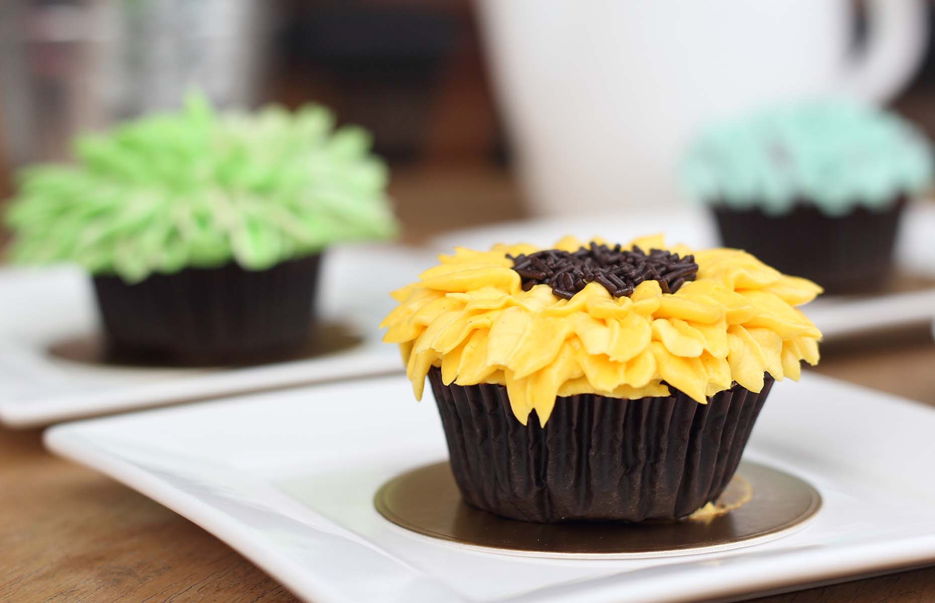 Sunflower cupcake (Image: Kwanbenz/Shutterstock)