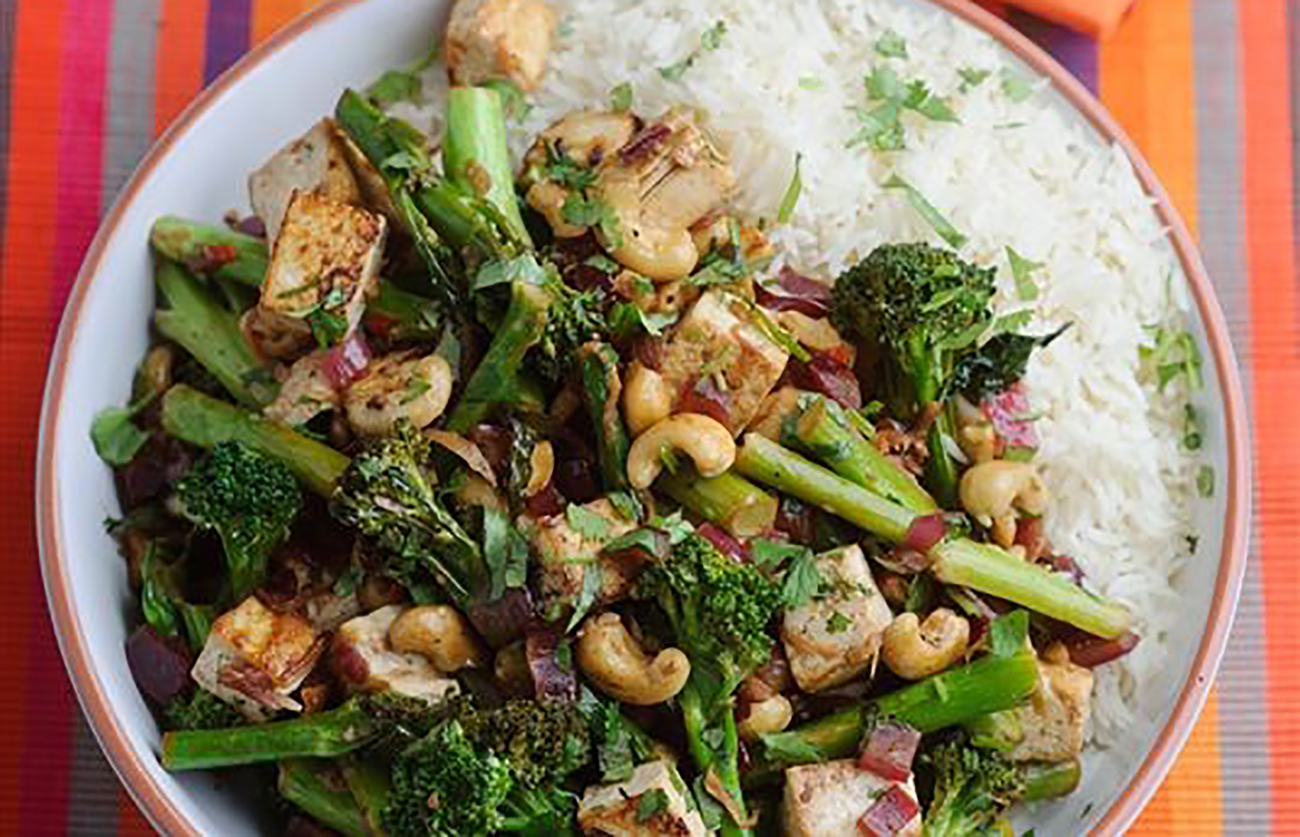 Tenderstem broccoli, cashew and tofu stir-fry (Image: Tenderstem/loveFOOD)