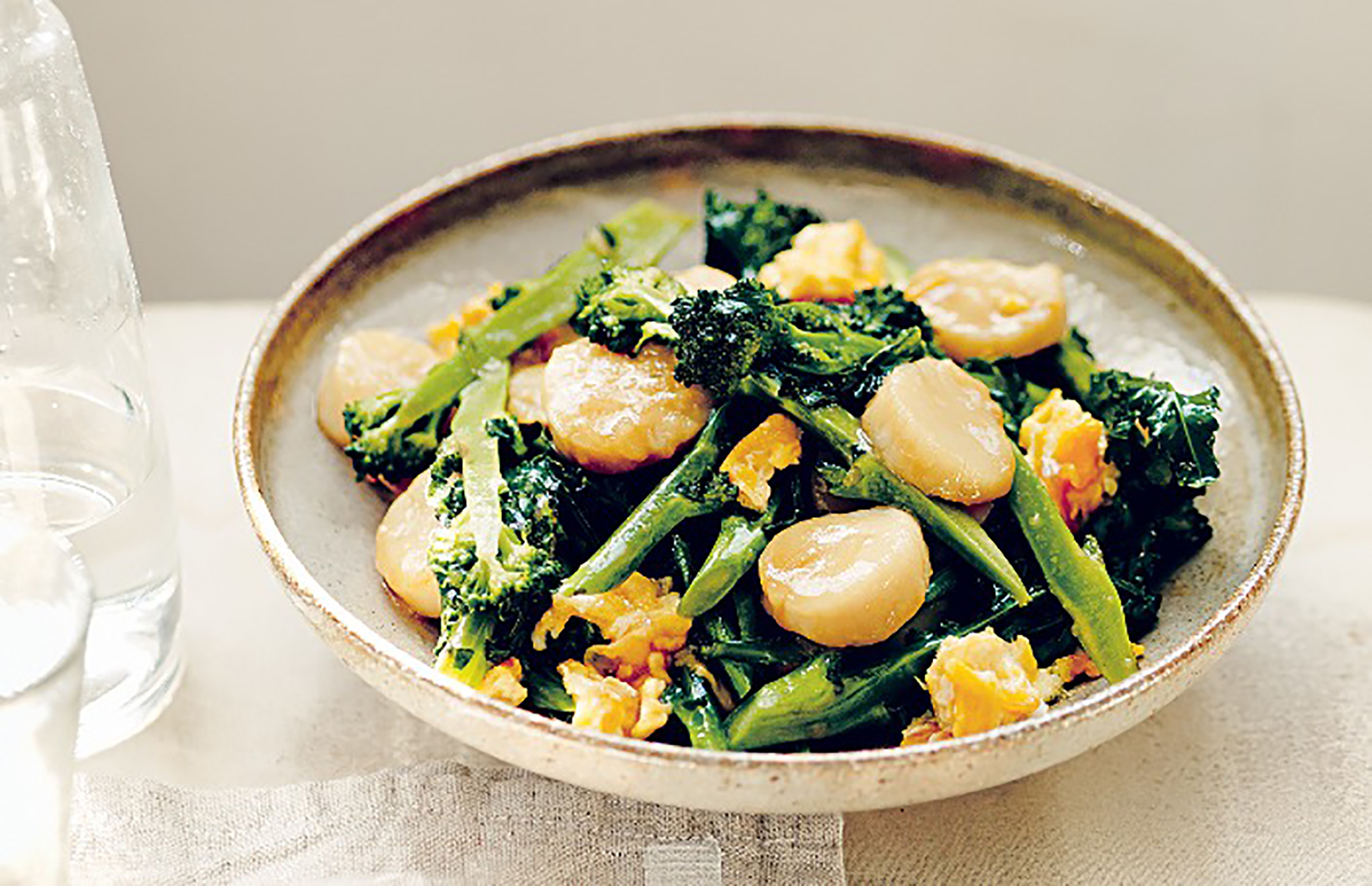 Pan-fried scallops and Tenderstem (Image: Japanese in 7/Kyle Books)