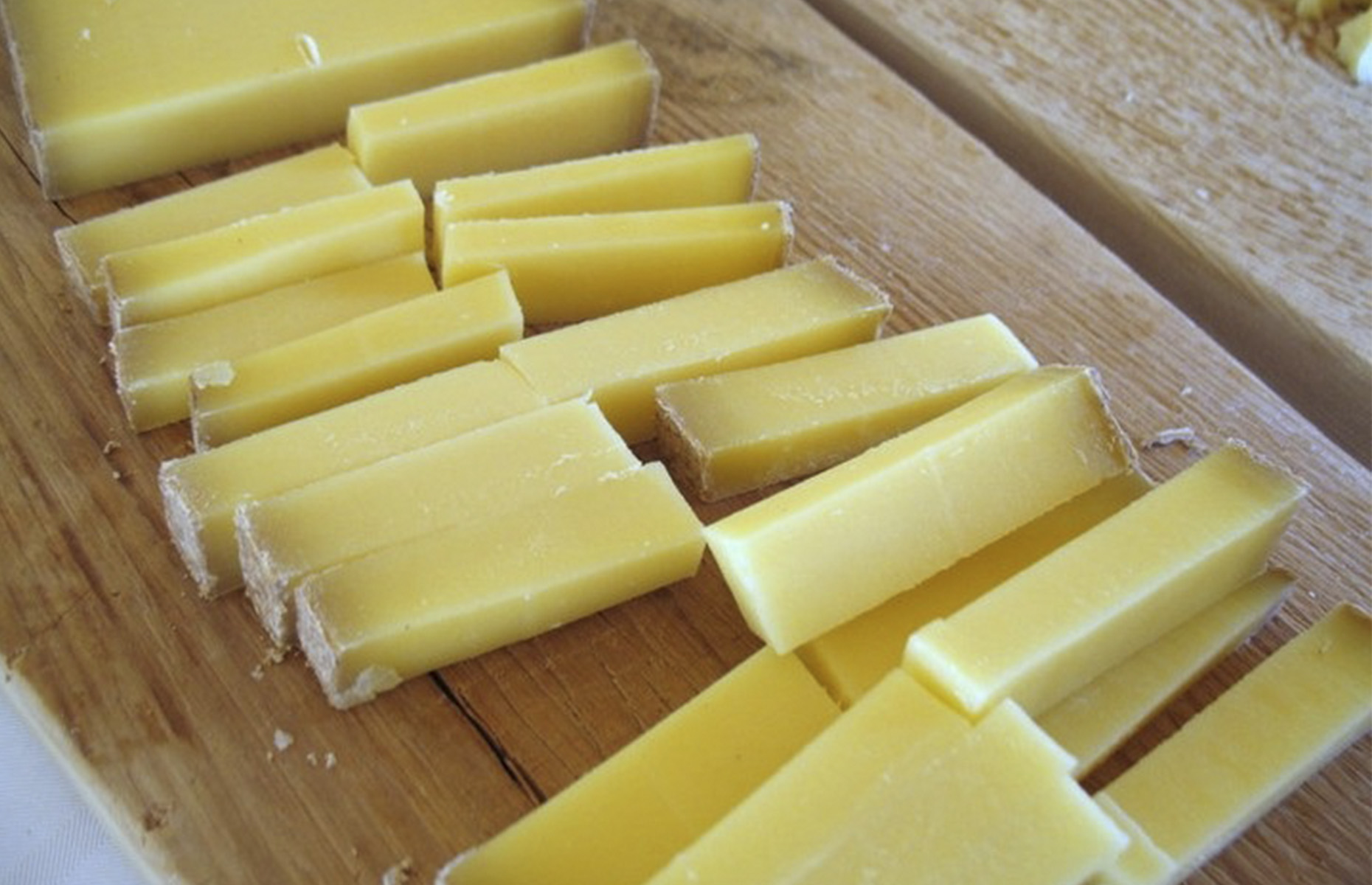 Comté slices