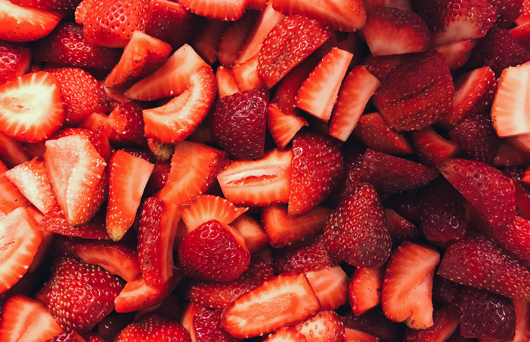 Sliced strawberries (Image: Merve Aydın/Unsplash)