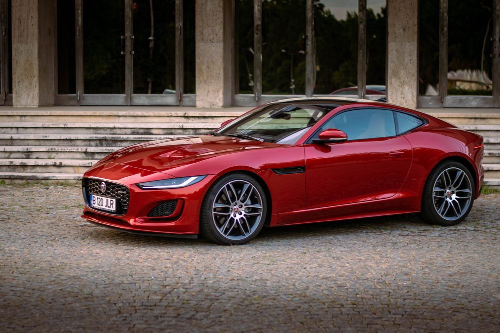 Jaguar F Type couple (Image: Shutterstock)