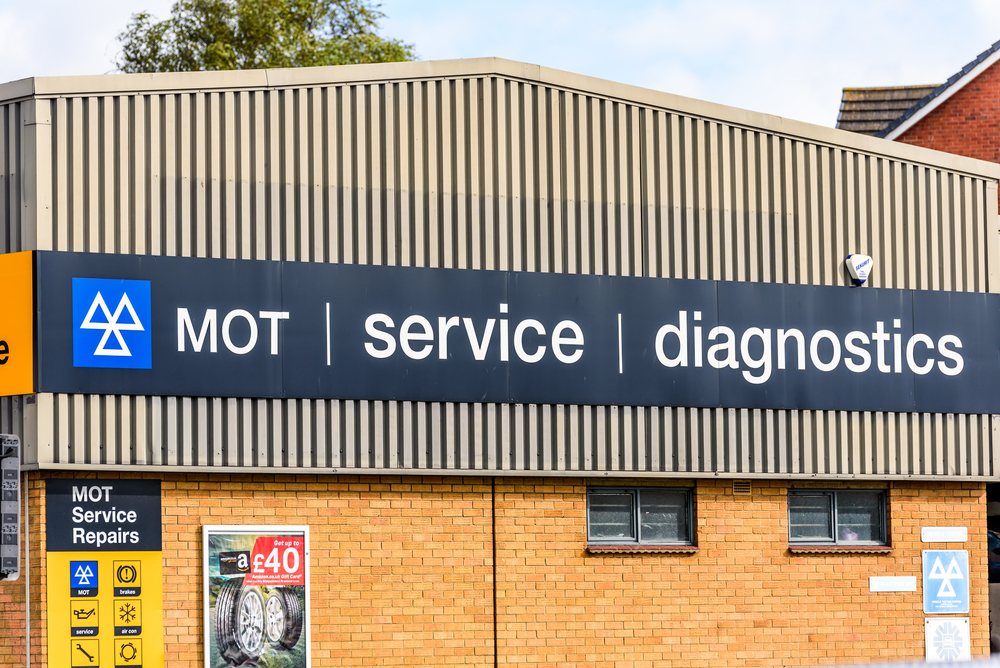 MOT checks (Image: Shutterstock)