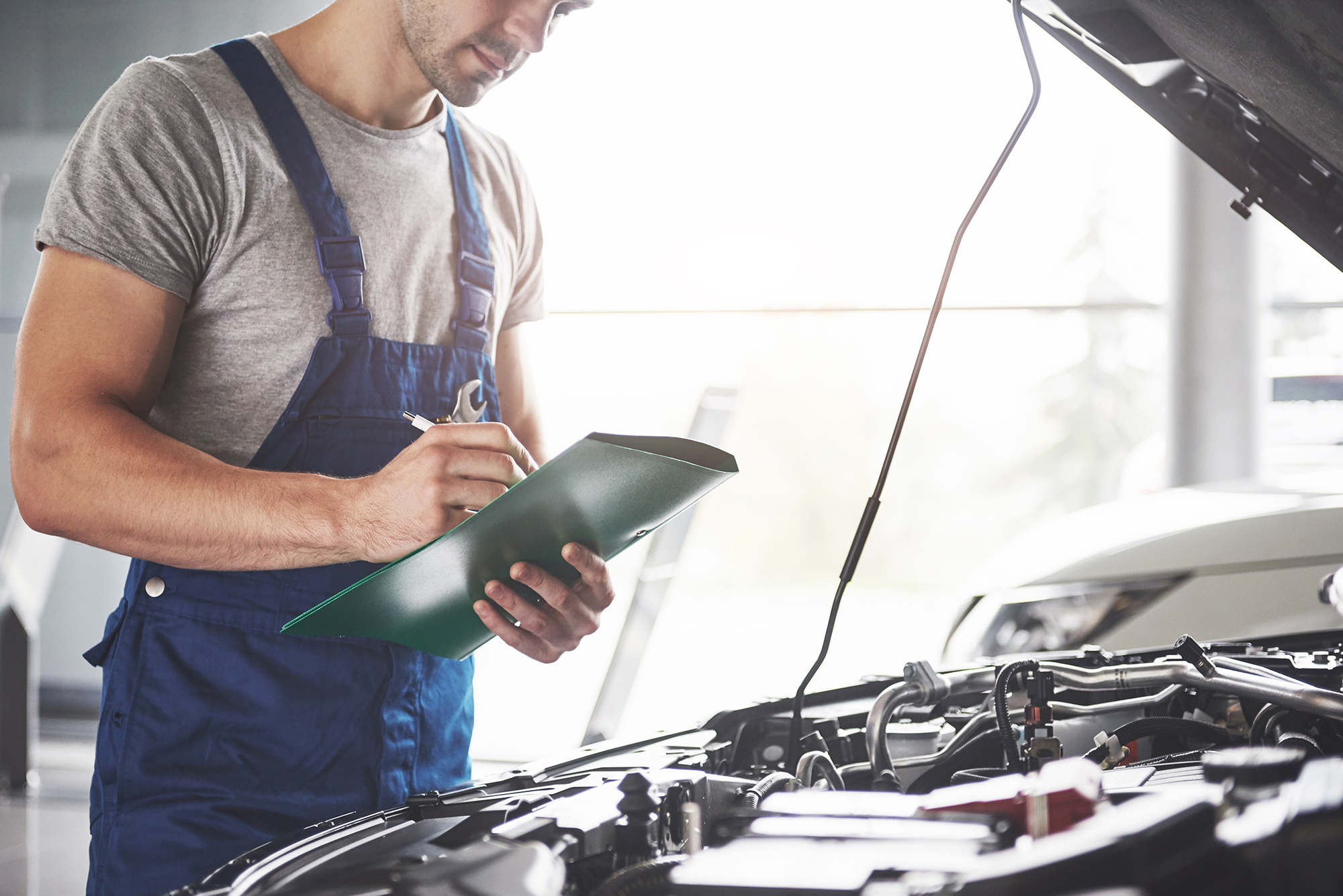 A mechanic checking a car. (Image: Shutterstock)