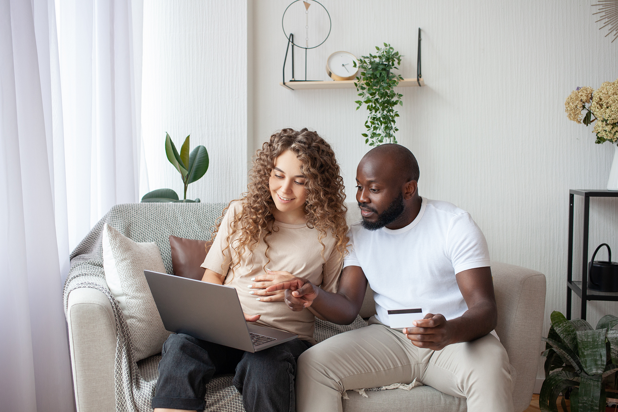 Young couple expecting a baby. (Image: Shutterstock)