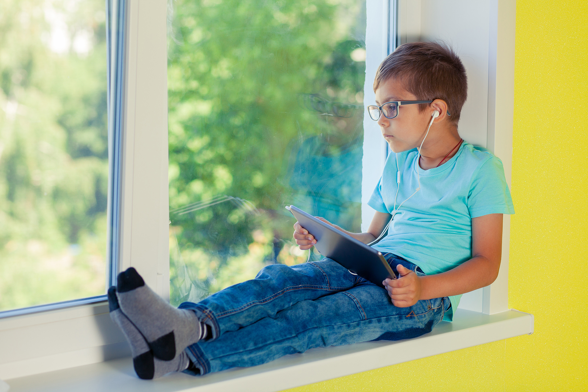 Child listening to an audiobook. (Image: Shutterstock)