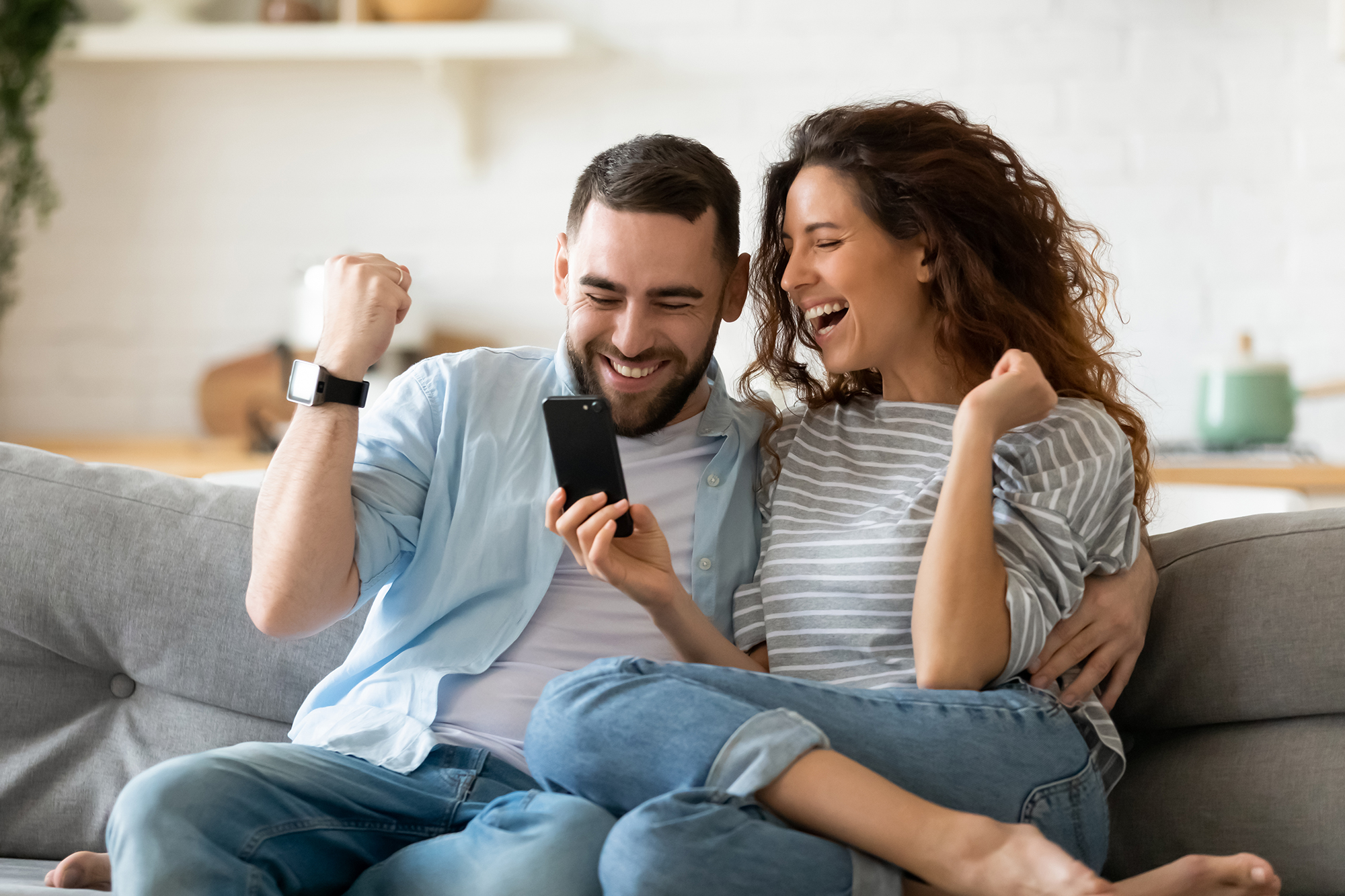 Couple get a prize notification. (Image: Shutterstock)
