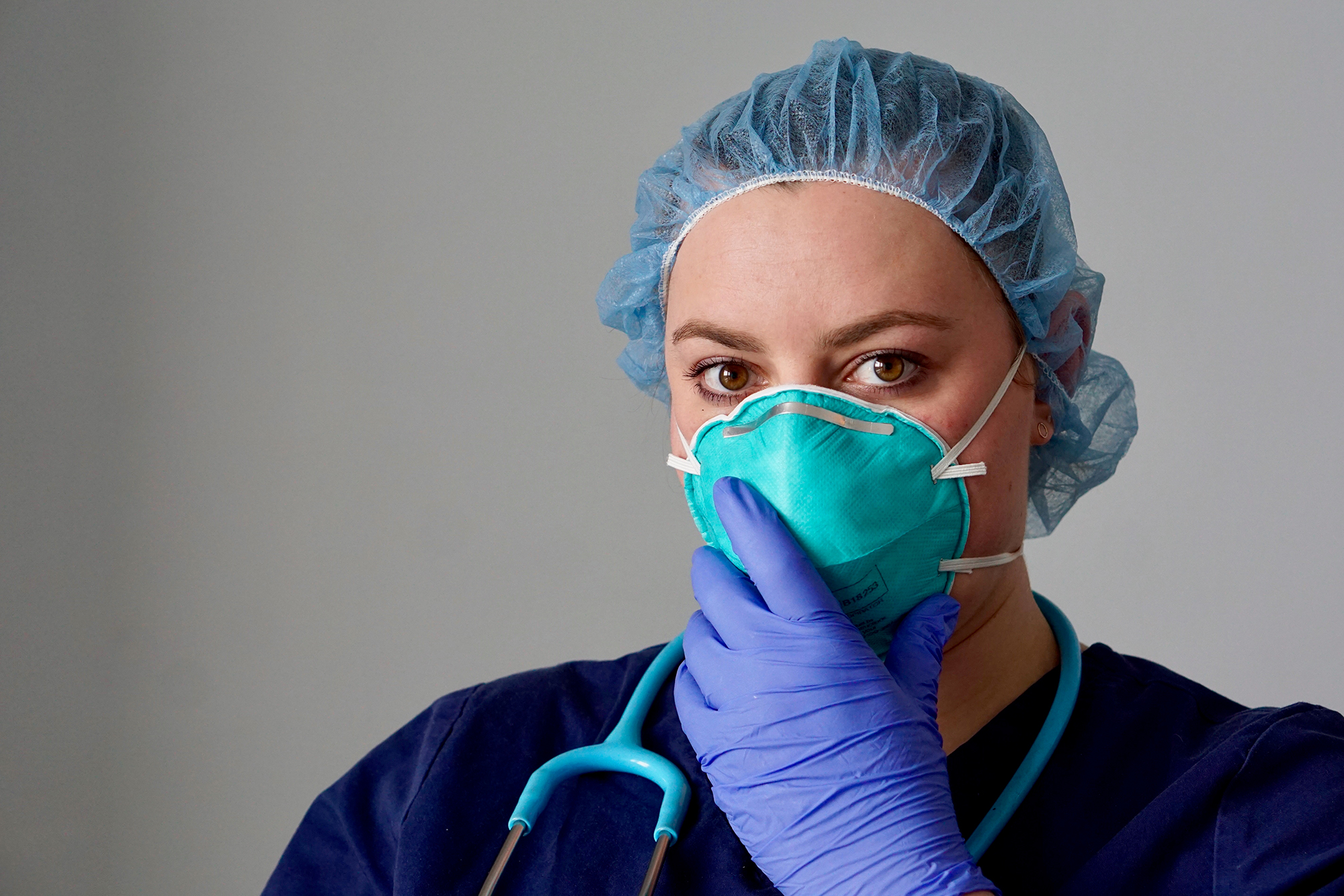 Healthcare worker wearing a respirator mask. (Image: Shutterstock)