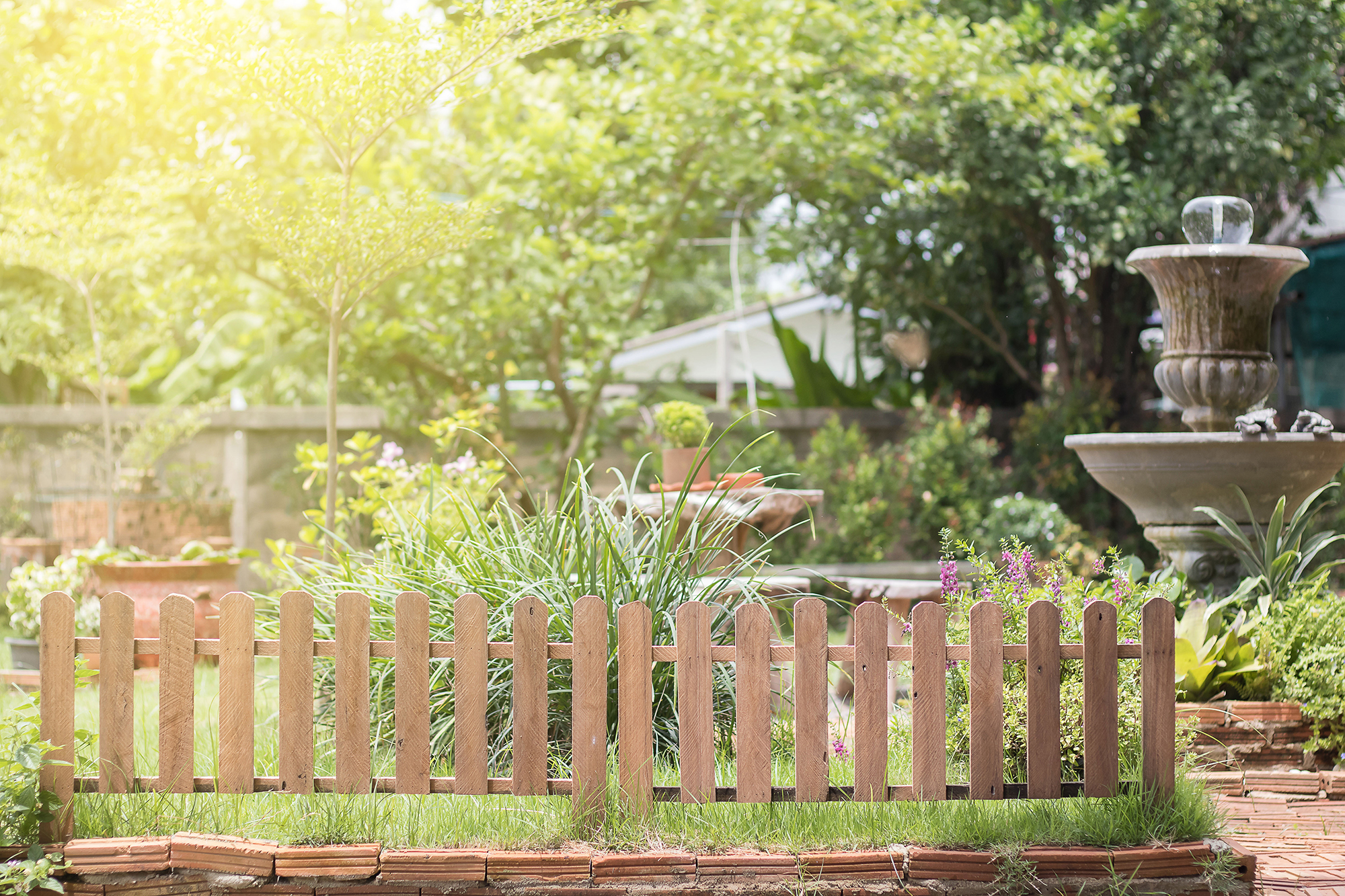 A small garden fence. (Image: Shutterstock)