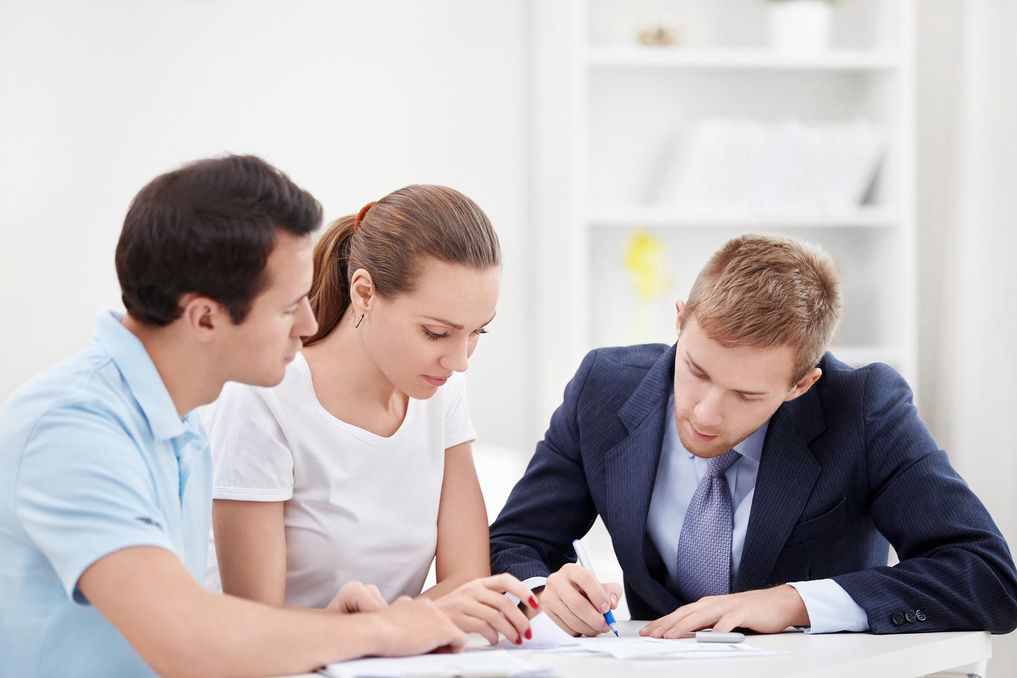 Young couple getting help. (Image: Shutterstock)