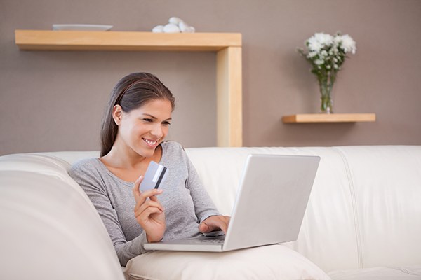 Woman shopping online. (Image: Shutterstock)