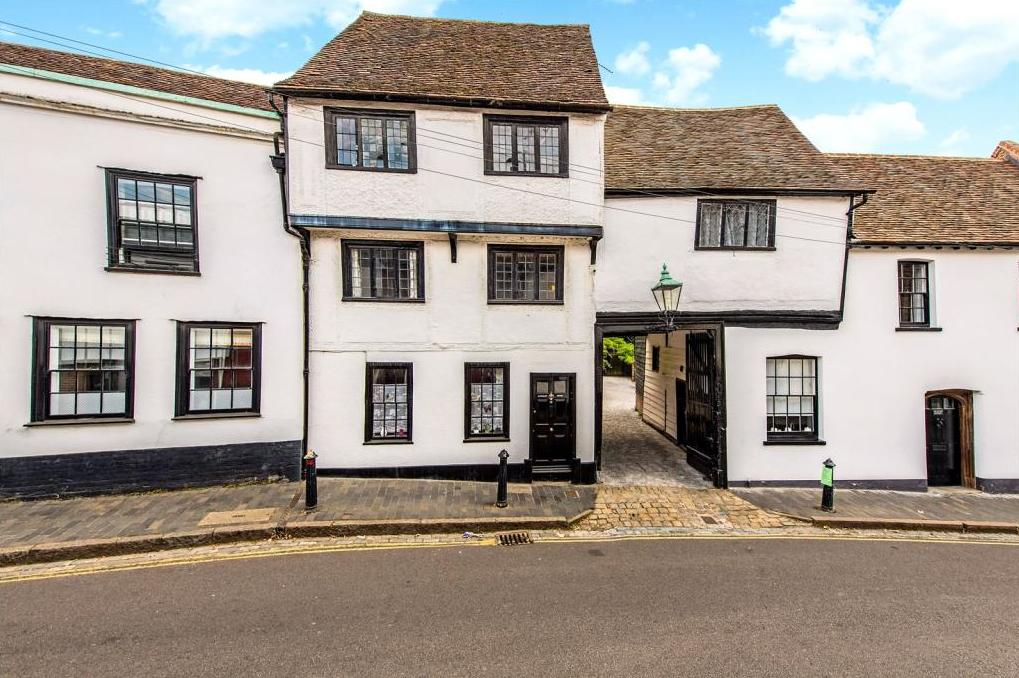 Fishpool: Amazing homes for sale in St Albans