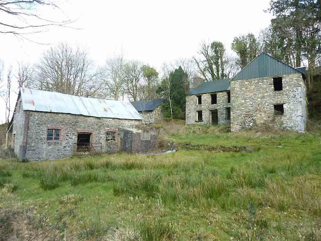 The property is flanked by agricultural buildings earmarked for conversion. Image: BJP  Residential 