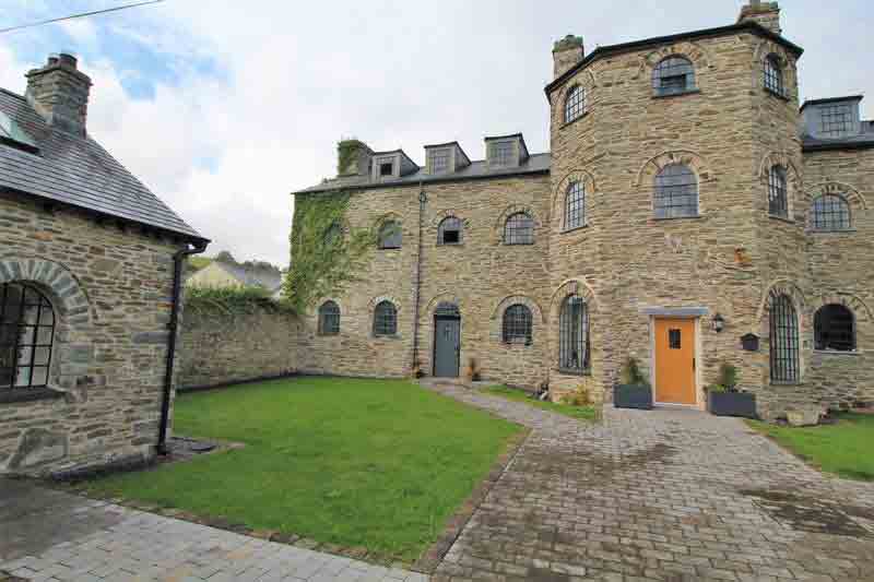 This former workhouse feature dramatic proportions and exquisite period windows. Image: Bowen Son and Watson