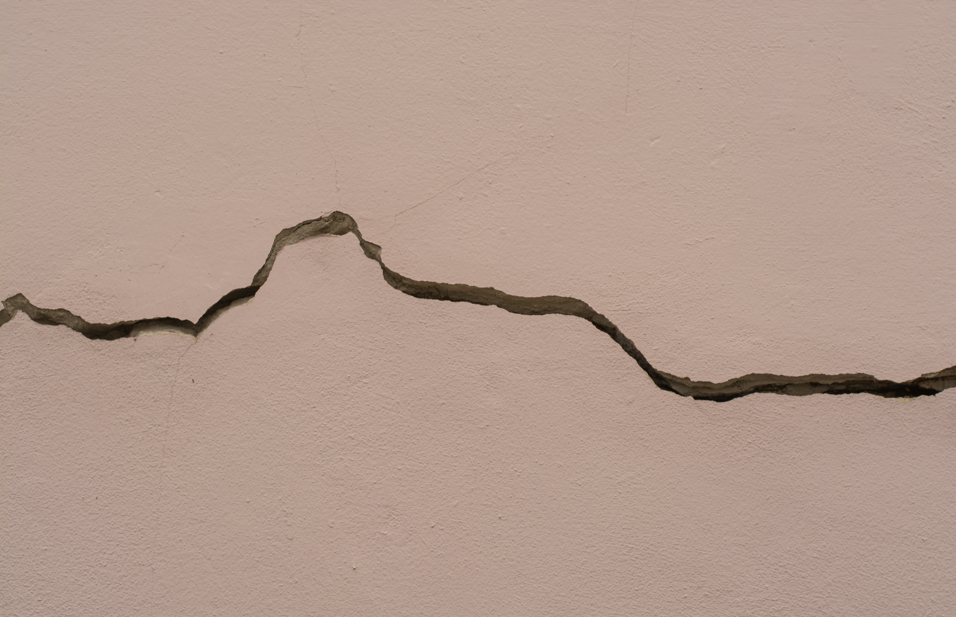 How to fix cracks and holes in walls