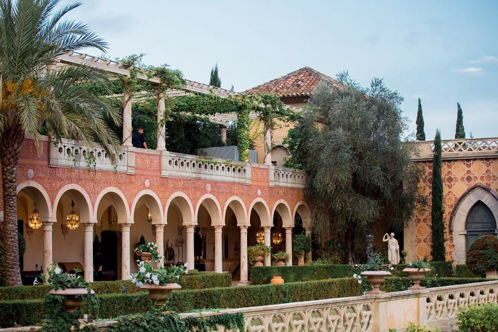 The elegant Renaissance-style cloisters make this a popular wedding venue. Image: @foter / Instagram