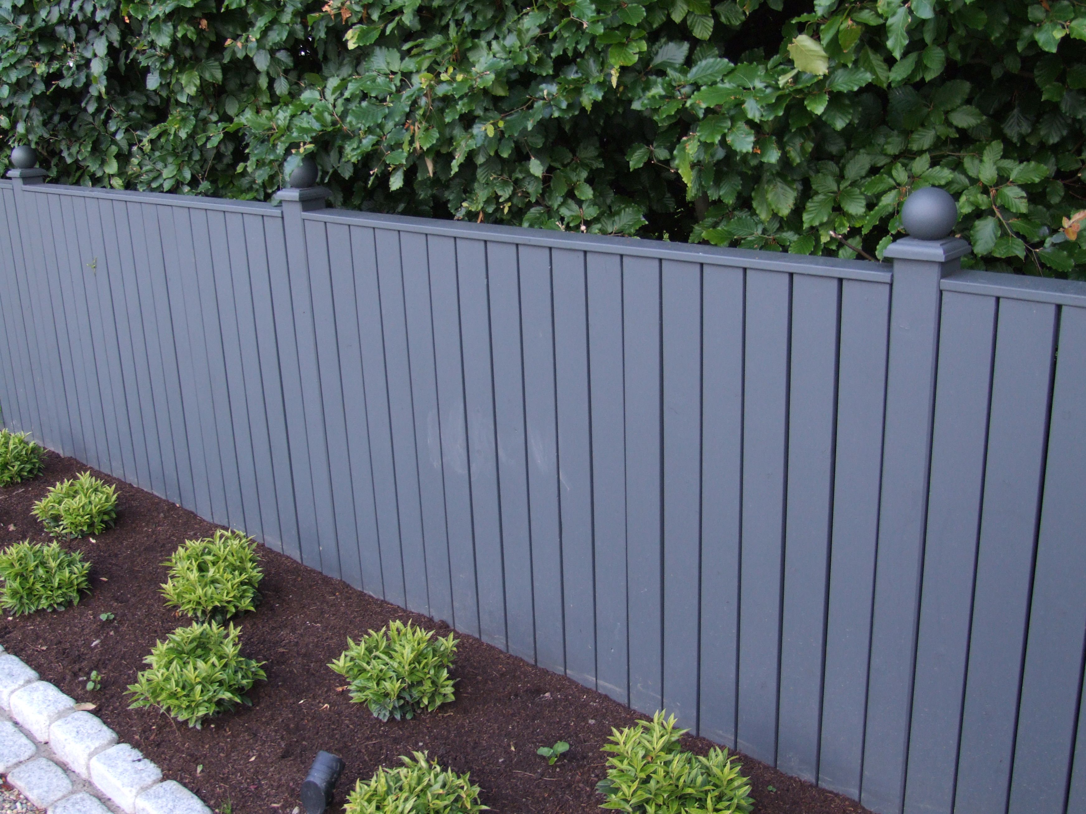 Spruce Up Your Yard with a Horizontal Fence