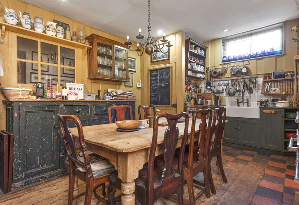 1700s Kitchen