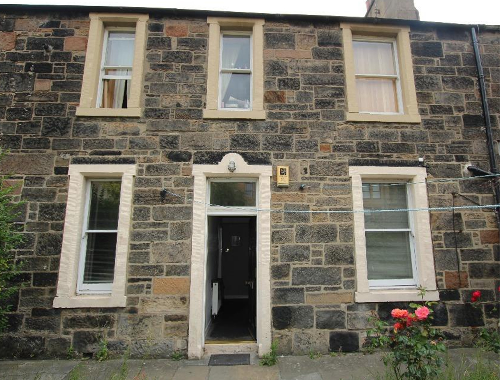 Meanwhile, in Edinburgh, you can rent a 2-bed period property for £1000 a month. Image: Rightmove