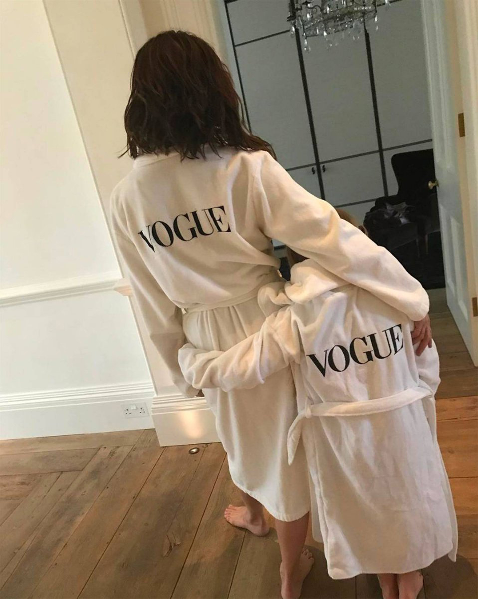 The Beckham girls capture a chic chandelier in the bedroom. Image: @victoriabeckham / Instagram