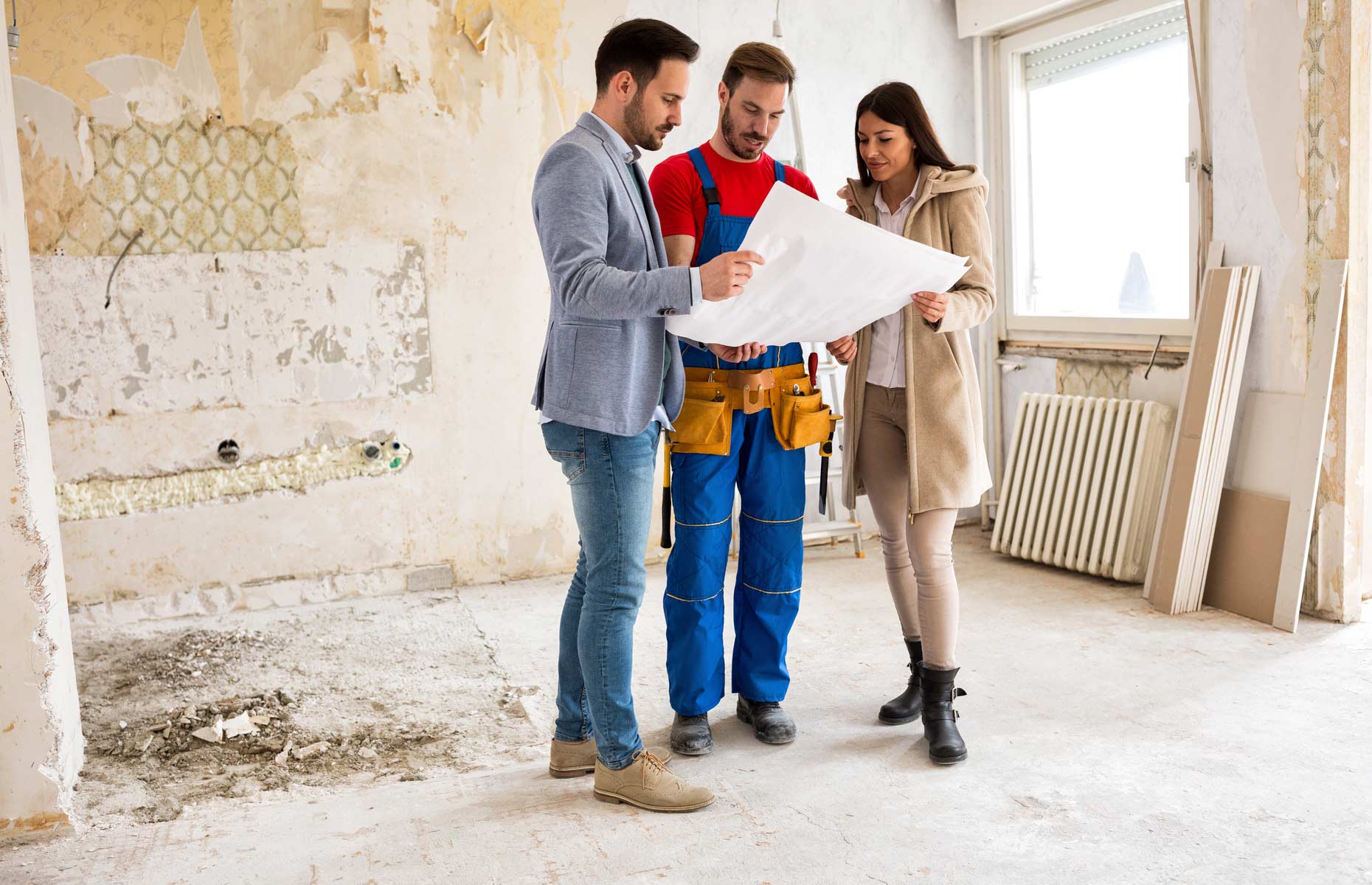 Finding a team of reliable builders is crucial in property development. Image: didesign021 / Shutterstock